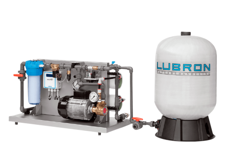 El sistema de ósmosis inversa Lubron Mini RO con depósito de presión proporciona agua osmotizada a presión, sin necesidad de bomba de alimentación.