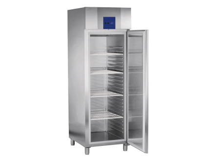 Los armarios refrigerados de uso médico son ideales para materiales de laboratorio que han de mantenerse a una temperatura constante, por debajo de la temperatura ambiente.